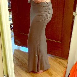 🩶 Moda International sexy ruched Maxi skirt in warm gray size small